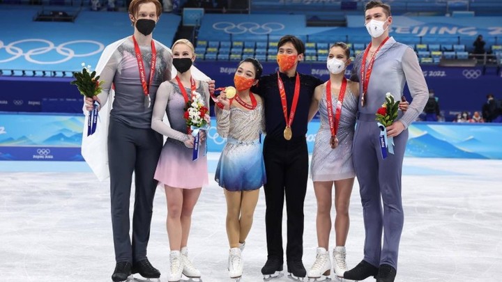 Фигурное катание на Олимпиаде-2022 в Пекине: спортивные пары из России взяли серебро и бронзу