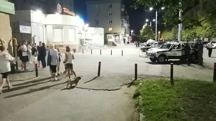 В магазине в Советском районе Челябинска ищут бомбу