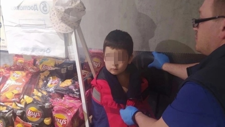 В Омске ночью в магазин пришел голый 3-летний ребенок