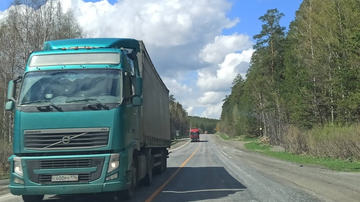 Движение по трассе М-5 в обе стороны заблокировала пробка на границе Челябинской области