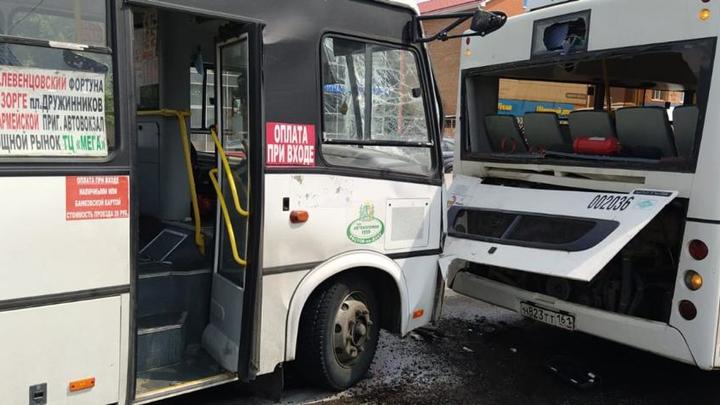 Пять человек пострадали в ДТП с двумя автобусами в Ростове
