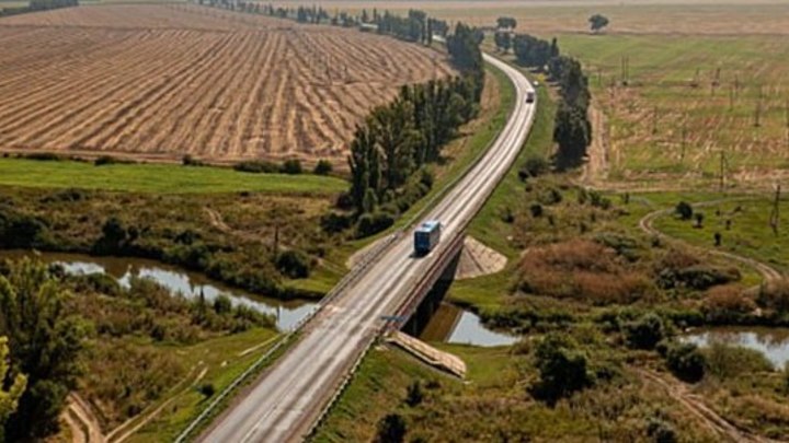 В Ростовской области к радости водителей начался ремонт моста на мариупольской трассе