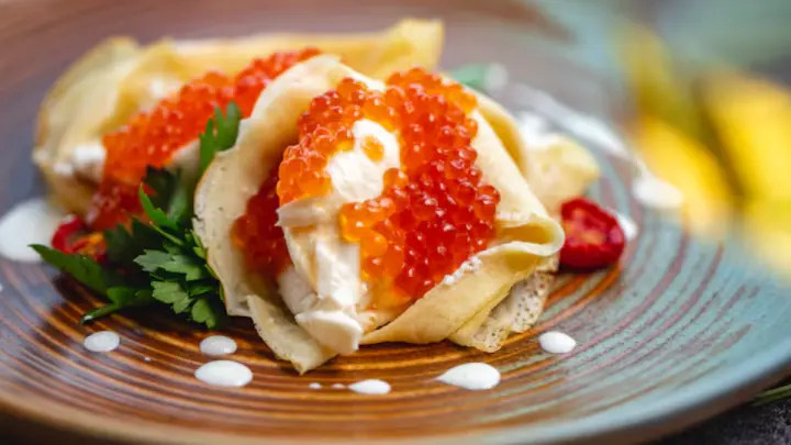 Масленица без последствий: сколько икры можно съесть с блинами