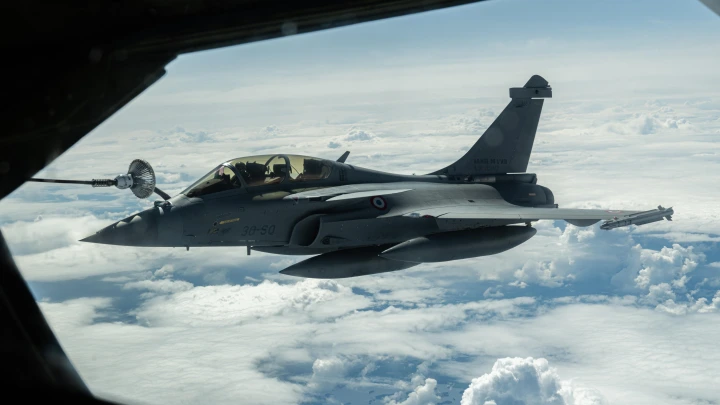 Де Латтр: Макрон может направить летчиков на Украину через ЧВК