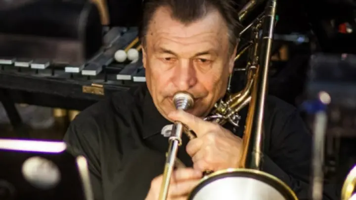 В Новосибирске проводят в последний путь талантливого музыканта Александра Гагарина