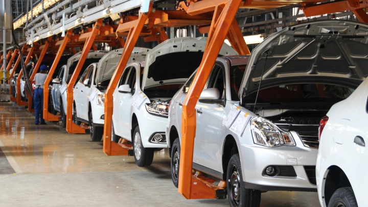 На АвтоВАЗе массовое увольнение сотрудников. Что происходит?