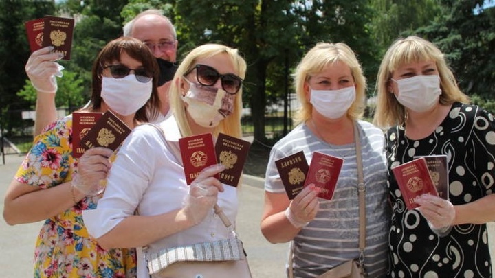 Первые группы жителей ДНР и ЛНР проголосовали в Ростовской области на референдуме по Конституции