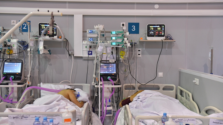 Омикрон не вакцина: медики предупредили любителей испытывать судьбу об опасности