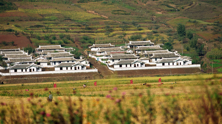 Американский военный случайно зашёл в КНДР после экскурсии. Теперь сидит под стражей