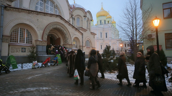 В Петербурге освятили храм колокольни Воскресенского Новодевичьего монастыря