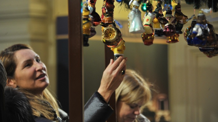 Самарцам рассказали, в какую сумму обойдется антикварная елочка: игрушка за 150 тысяч