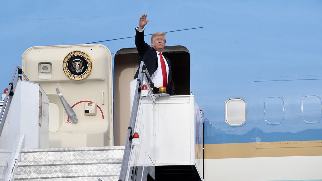 Путин поздравил Трампа с днем рождения Путин поздравил Трампа с днем рождения