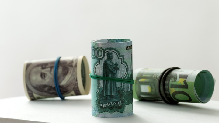 В Челябинской области директор ЗАГСа крала фиктивные премии подчиненных.