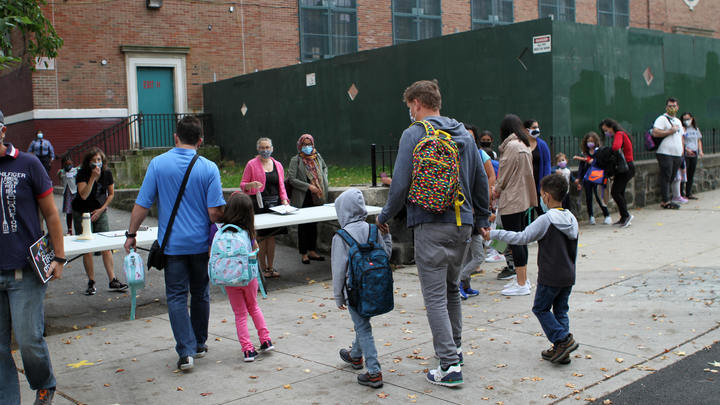 Старшеклассник решил заработать на продаже школы