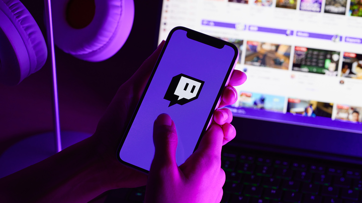 Стриминговый канал Twitch лишится 3 миллионов рублей за лживое интервью Арестовича