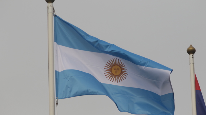 У советника президента Аргентины обнаружили тюремные наколки на русском языке