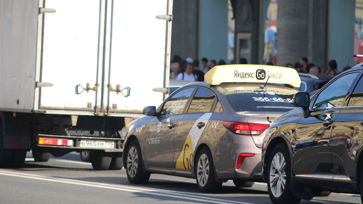 Перед Чусовским мостом образовалась шестикилометровая пробка