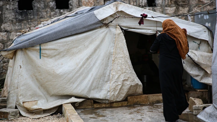 Мы обезглавим вас: Журналисты попали в лагерь детей террористов ИГИЛ*. Угроза озвучена на весь мир