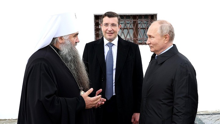 Музей русского патриаршества и Воскресенский собор посетил Владимир Путин в Арзамасе