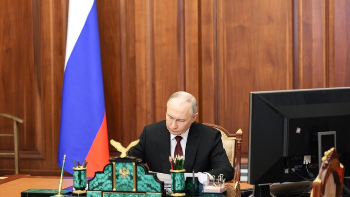 Президент Путин утвердил порядок выезда за рубеж для допущенных к гостайне