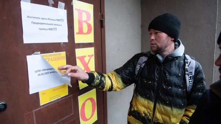 Экзаменаторам мигрантов пригрозили 15-ю годами тюрьмы за незаконную помощь