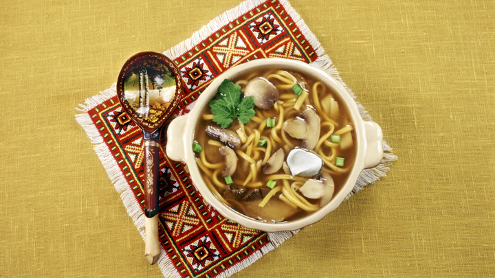 Названа группа людей, которым противопоказано есть суп