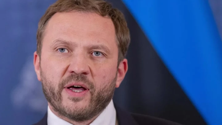 Глава МИД Эстонии пригрозил убийством «маленьких зелёных человечков» на границе