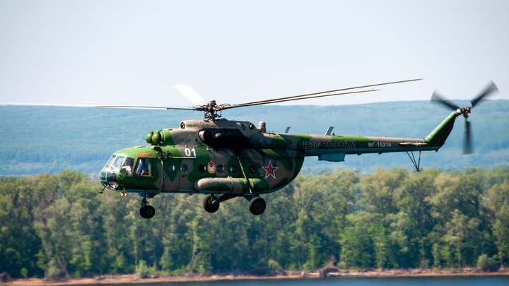 Mash:  Ми-26 погранслужбы России снёс осветительную мачту в аэропорту Якутска