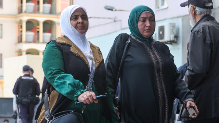 В Петербурге няня из Узбекистана убила малыша. Родители простили мигрантку - и её освободили в зале суда