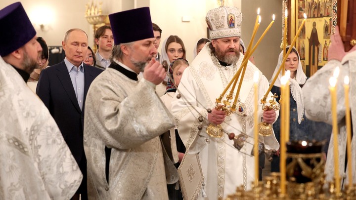 Путин приехал в храм Георгия Победоносца на Поклонной горе в Москве