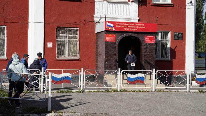 В кузбасские военкоматы приходят добровольцы для частичной мобилизации