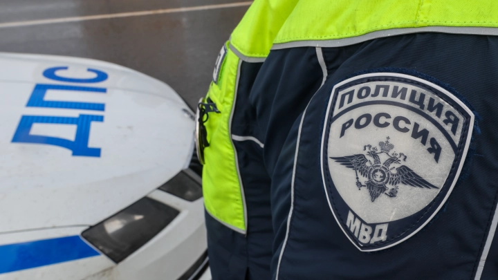 На трассе под Питером столкнулись пассажирский автобус и снегоуборщик. Есть жертвы