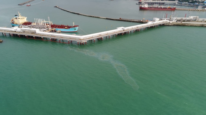 У берегов Туапсе, где произошел разлив нефти, ликвидированы масляные пятна