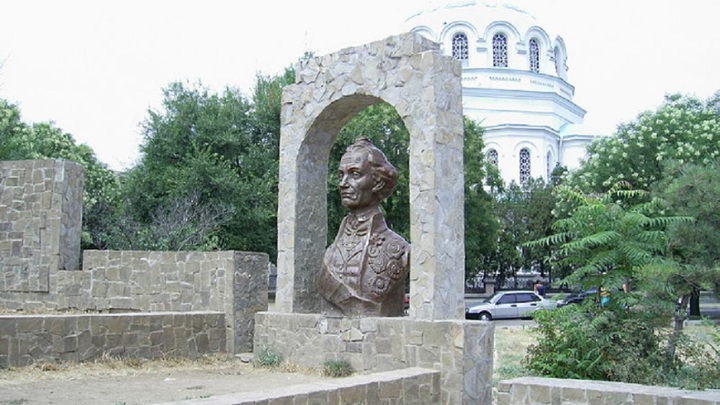 В Измаиле снесли памятник Александру Суворову
