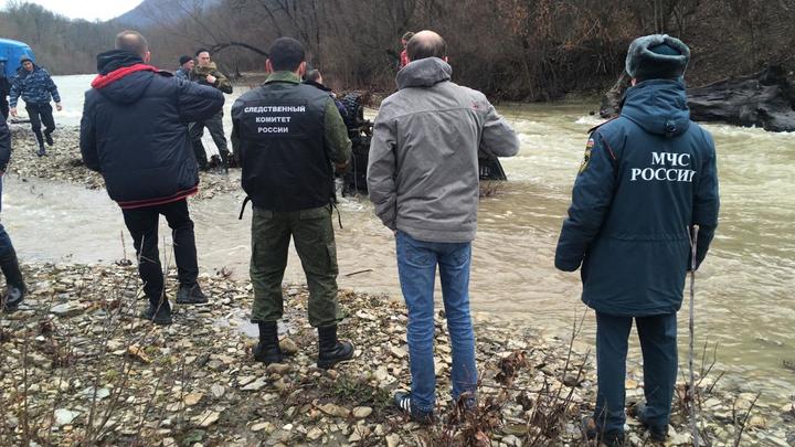 Правоохранители рассказали подробности гибели семьи, которая перевернулась в реку на УАЗе