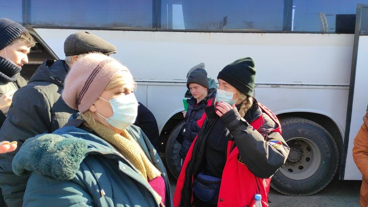 За сутки границу Ростовской области пересекли более 15 тысяч беженцев из Донбасса