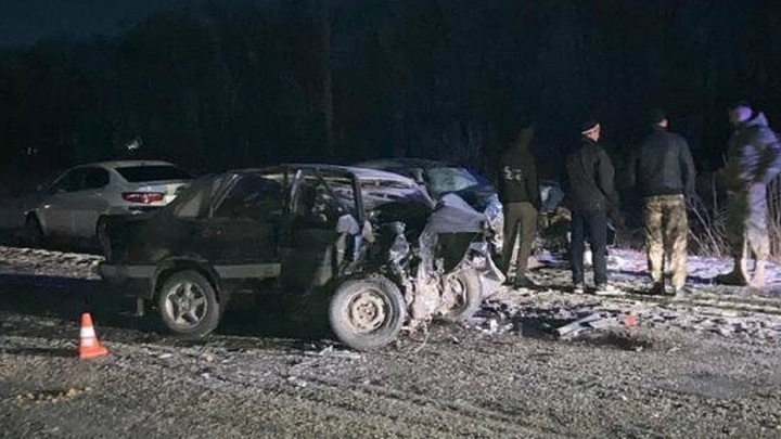 Двое детей пострадали в результате ДТП на обледенелой трассе в Ростовской области