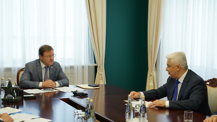Дмитрий Азаров в Самаре провел встречу с руководством ПАО «Россети Волга»