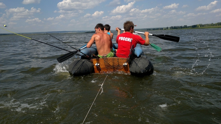 В Свердловской области мужчина упал с лодки и утонул