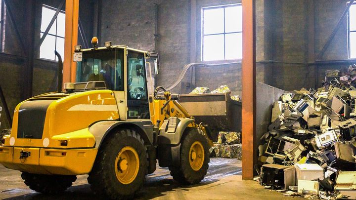 Собянин рассказал, как москвичам помогает сервис Вывоз ненужных вещей