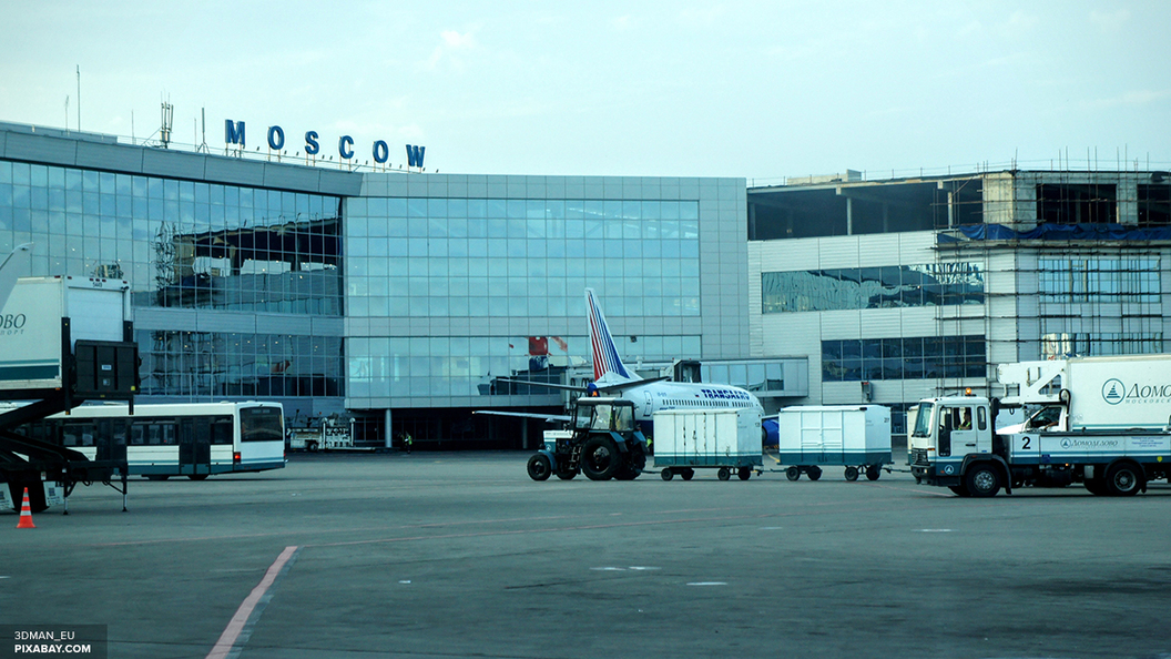 В аэропортах Москвы отменили более 10 рейсов из-за непогоды В аэропортах Москвы отменили более 10 рейсов из-за непогоды
