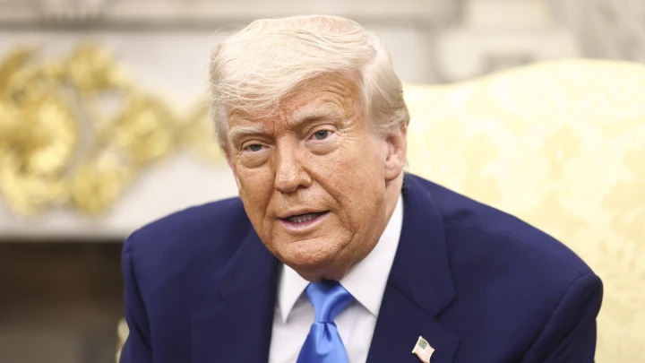 CNN: Трамп ведет себя с мировыми лидерами подобно рестлеру в клетке