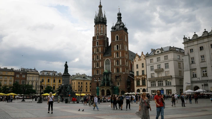 Польша закрывает генконсульство России в Кракове