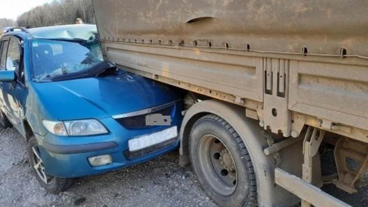 В Могочинском районе водитель Renault Logan пострадал под колесами КамАЗа