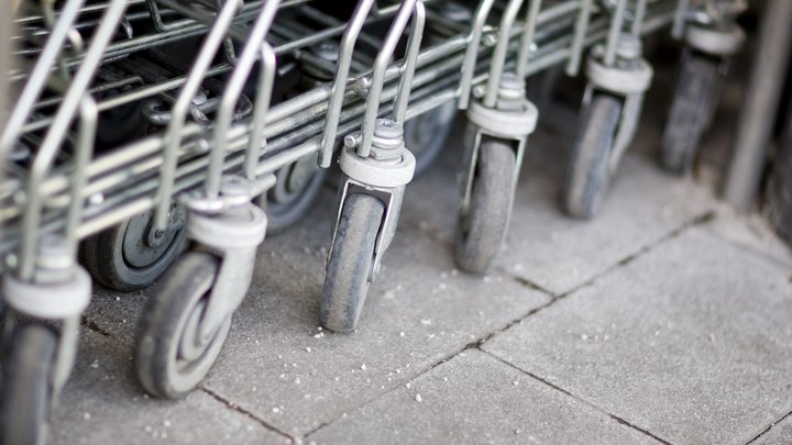 Охранник крупной сети супермаркетов изнасиловал женщину из-за кражи масла