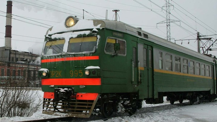 Не остался дома: В Новосибирске мужчину сбила электричка