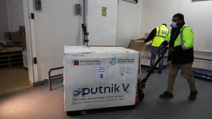 Особенно эффективна против омикрона: Названа дата выхода вакцины Спутник V для носа