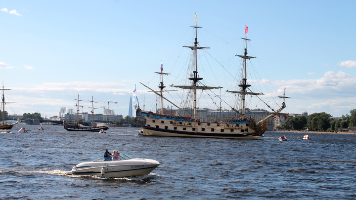 Через Неву с ветерком: в Санкт-Петербурге появился новый способ перебраться через реку