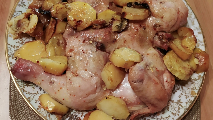 Диетолог Михалева объяснила опасность мяса по-французски в качестве ужина