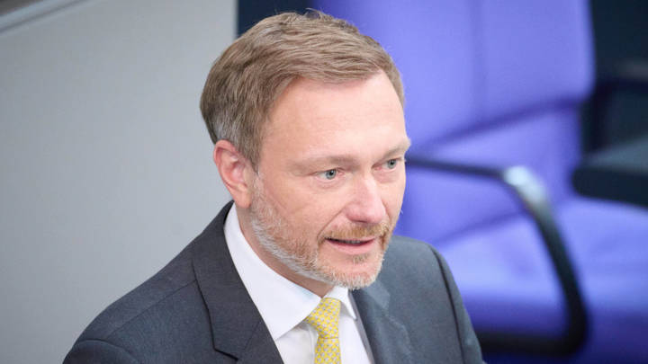 Вы укрепляете валюту Путина: Министр финансов Германии дал совет покупателям русского газа